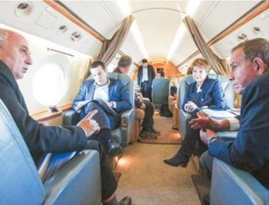 Ο λαός γεμιστά και οι κυβερνώντες γεύμα εστιατορίου... «Μισελέν»: Τι περιλαμβάνει το μενού του κυβερνητικού αεροσκάφους